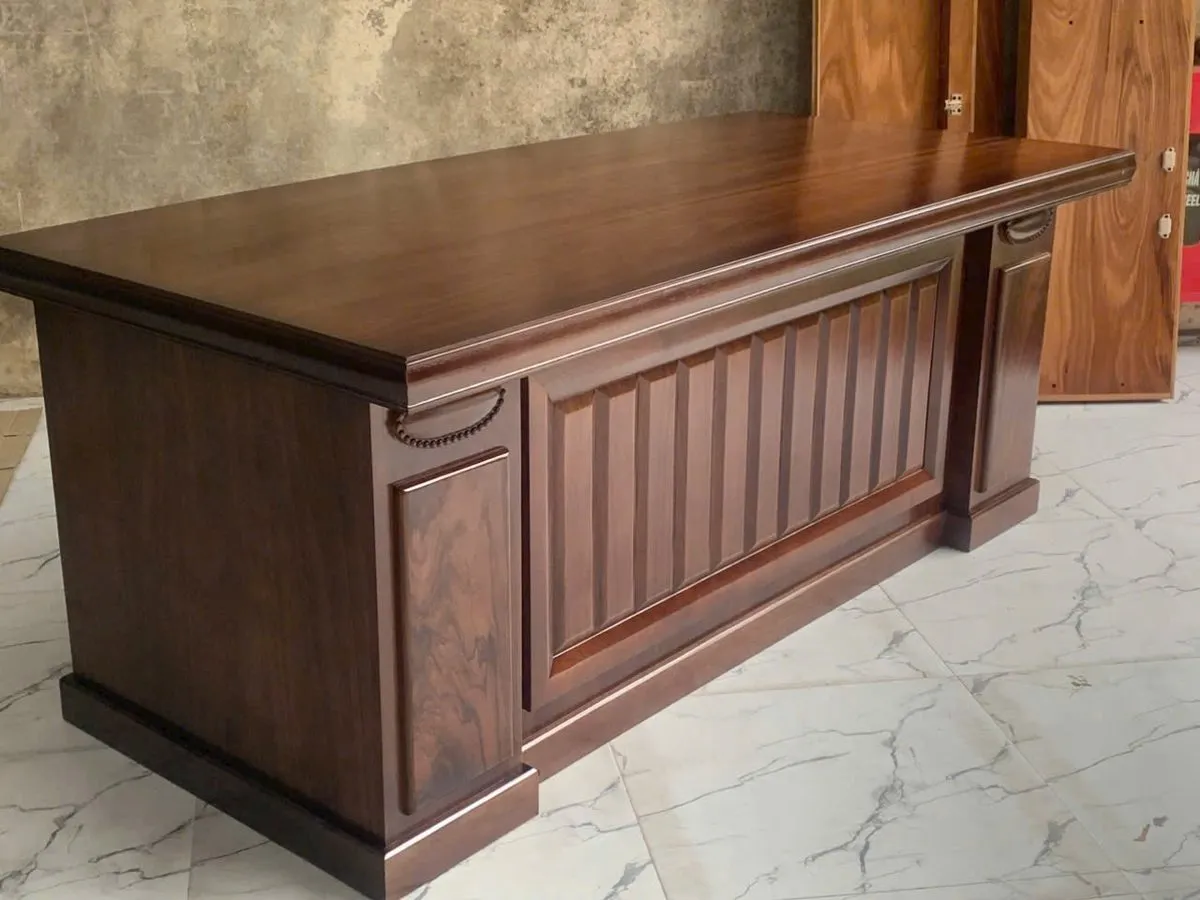 Bàn giám đốc phủ veneer óc chó