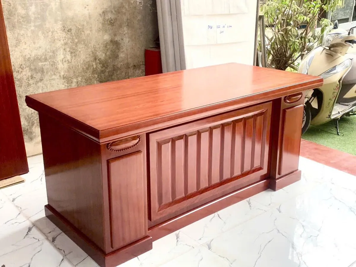 Bàn làm việc veneer xoan đào màu nâu đỏ