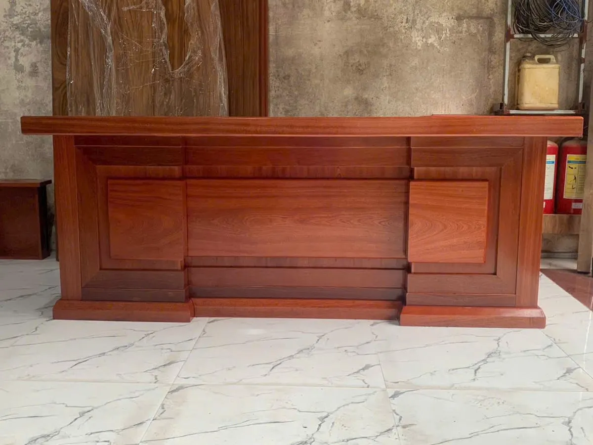Cách bảo quản bàn gỗ veneer sơn PU luôn bóng đẹp