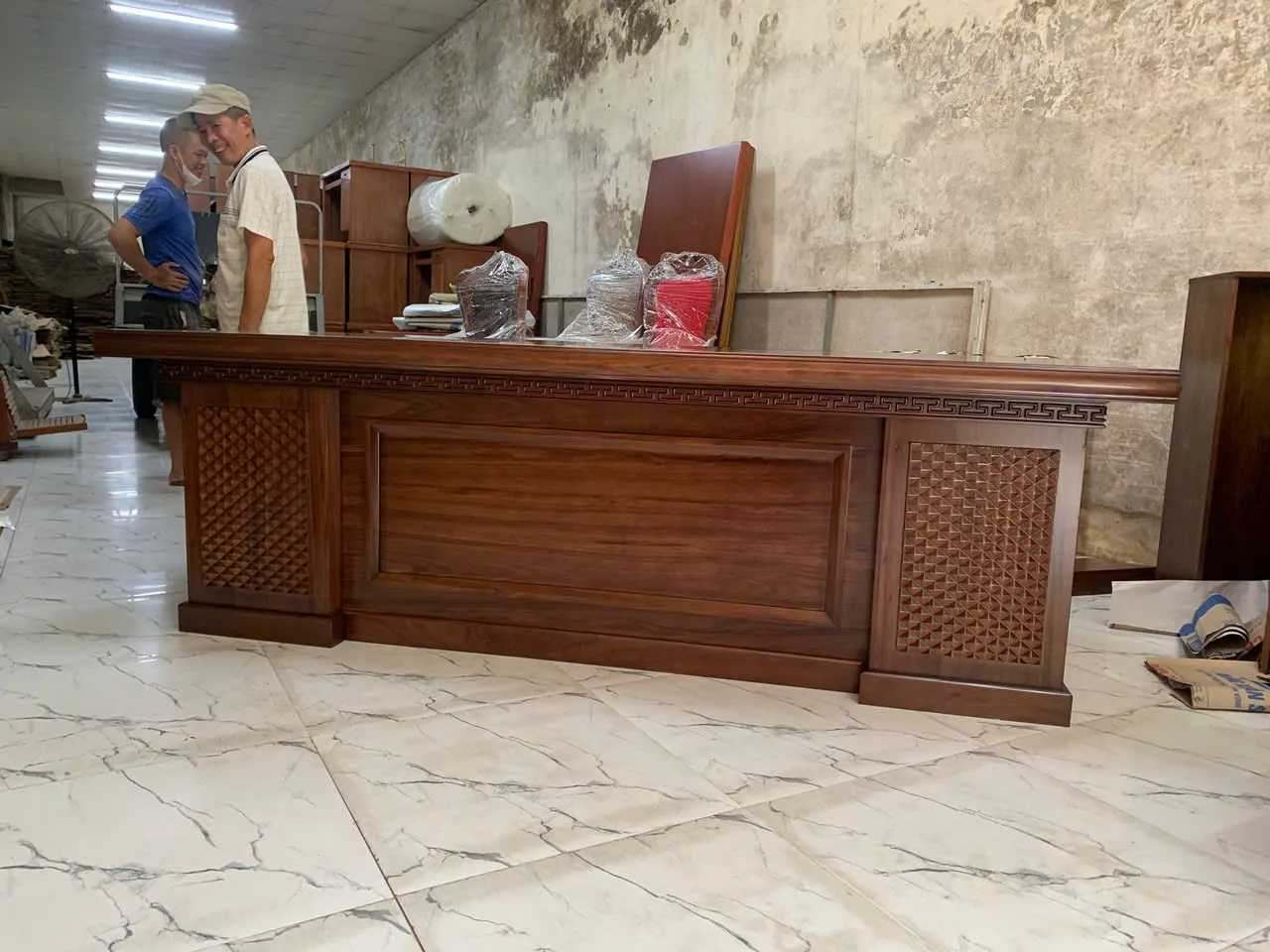 Bàn giám đốc ô lưới chạm