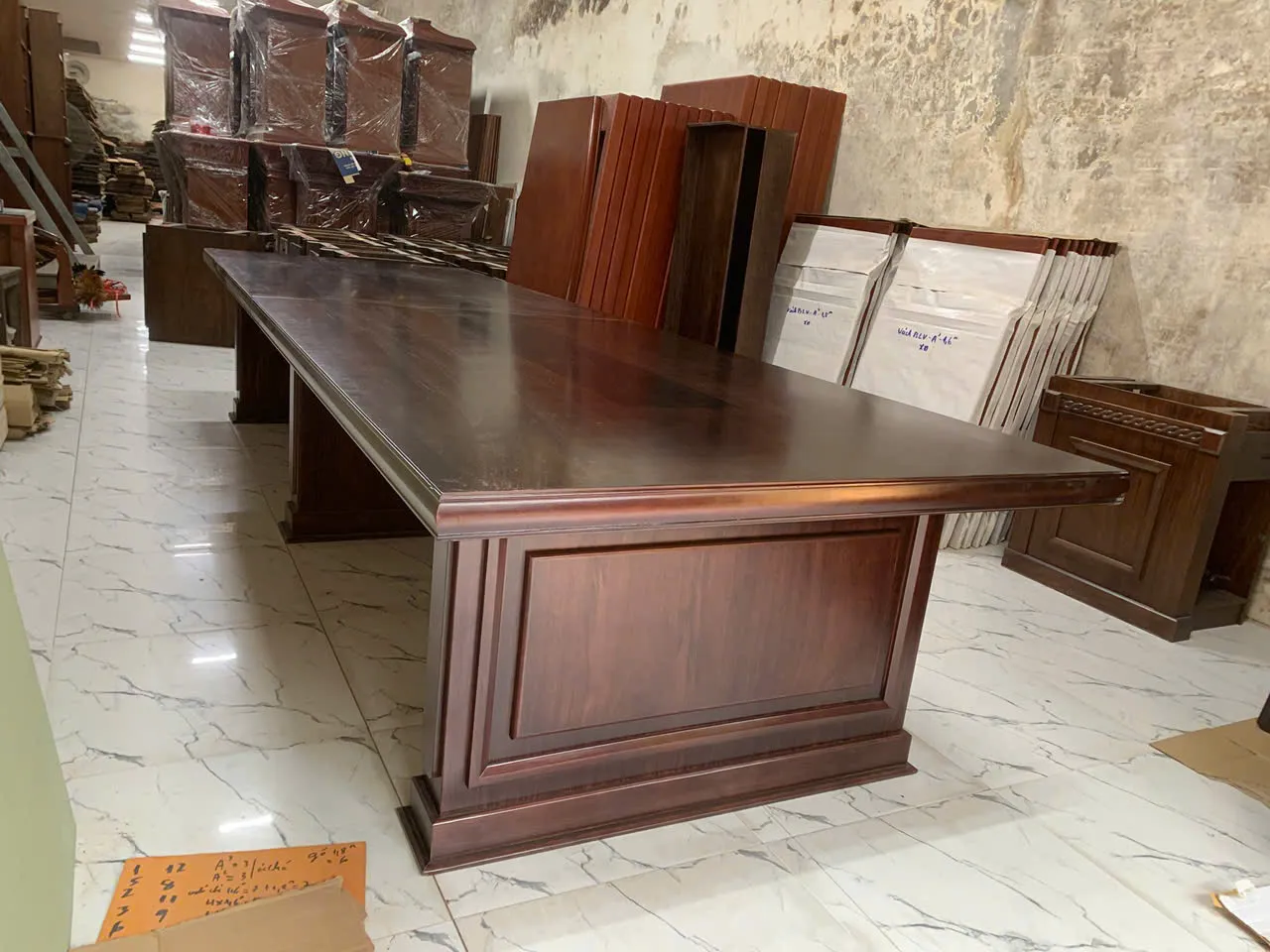 Bàn họp chân hộc veneer óc chó