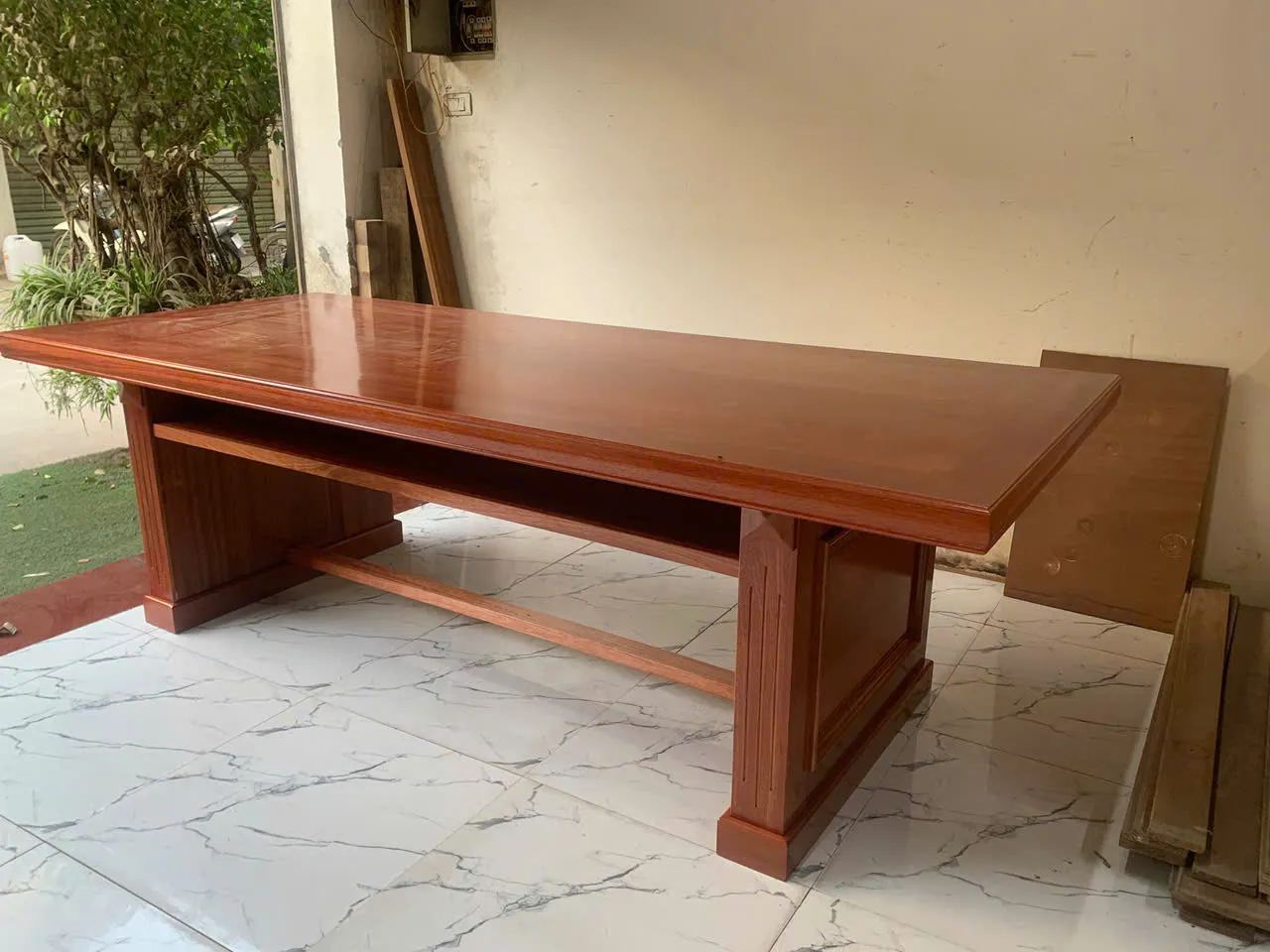 Bàn họp chân quỳ veneer xoan đào